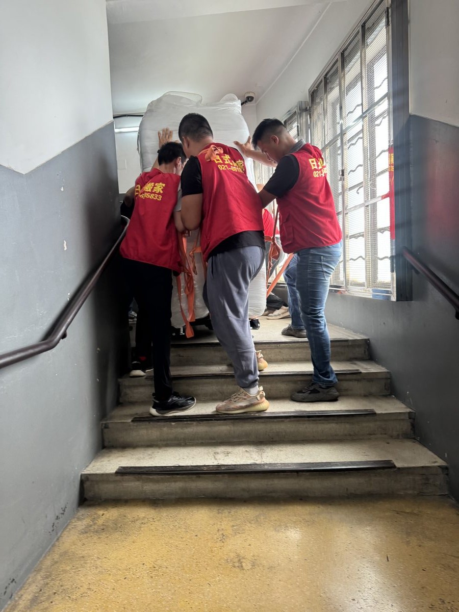 金虎日式搬家服务现场
